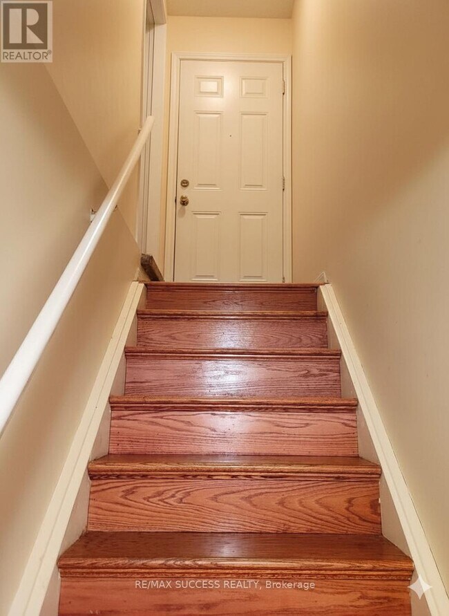 5854 Delle Donne Dr in Mississauga, ON - Building Photo - Building Photo