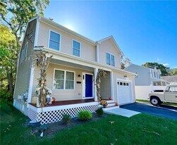 100 Brentwood Ave in Warwick, RI - Building Photo