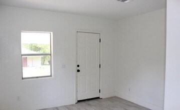 2141 Poppy St in Tallahassee, FL - Building Photo - Building Photo
