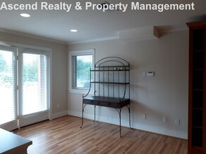 11239 NW Skyline Blvd in Portland, OR - Building Photo - Building Photo