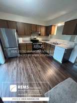 1400-1406 Tuttle St in Baraboo, WI - Building Photo