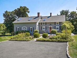 35 Putnam Park Rd in Redding, CT - Building Photo - Building Photo