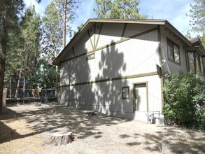 42622 Avalon Rd in Big Bear Lake, CA - Building Photo - Building Photo