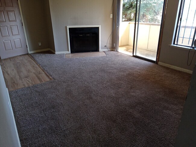 1221 N Peach Ave, Unit 222 in Fresno, CA - Building Photo - Building Photo