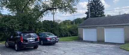 1879 Kentwell Rd in Upper Arlington, OH - Foto de edificio - Building Photo