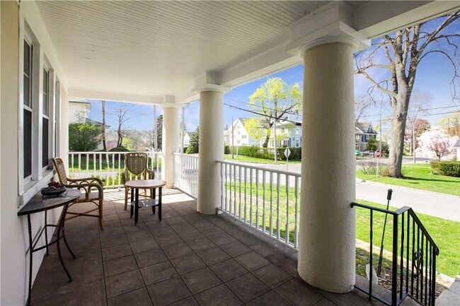 108 Lee Rd in Scarsdale, NY - Building Photo - Building Photo