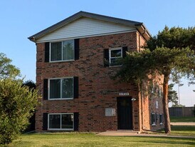 21W185 Tee Ln in Itasca, IL - Building Photo