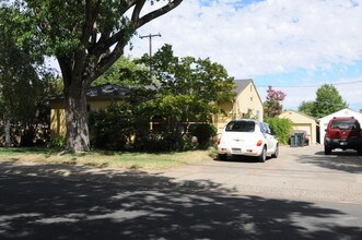 4015-4113 58th St in Sacramento, CA - Foto de edificio - Building Photo