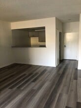 1339 N Sycamore Ave, Unit 110 in Los Angeles, CA - Building Photo - Building Photo