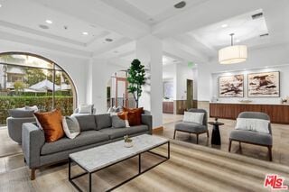 1040 Glendon Ave in Los Angeles, CA - Building Photo - Building Photo