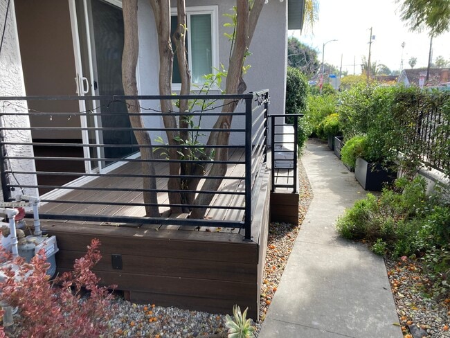 401 Brooks Ave, Unit 401 in Los Angeles, CA - Building Photo - Building Photo