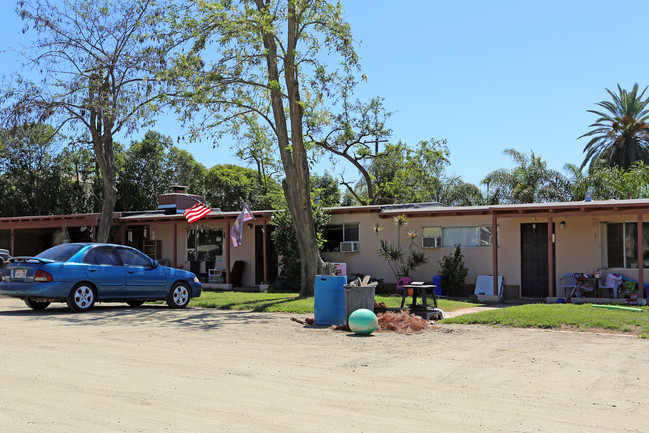 1285 Tuttle Ln in El Cajon, CA - Building Photo - Building Photo