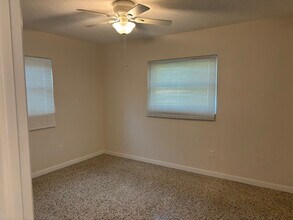 1895 Allendale Dr in Clearwater, FL - Foto de edificio - Building Photo