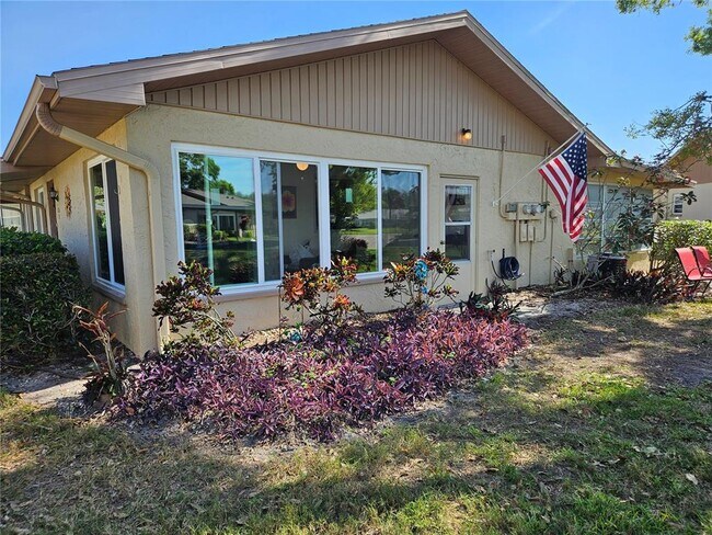1908 Canterbury Ln in Sun City Center, FL - Building Photo - Building Photo