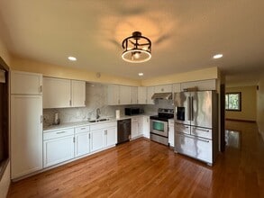 3769 75th St E in Inver Grove Heights, MN - Foto de edificio - Building Photo