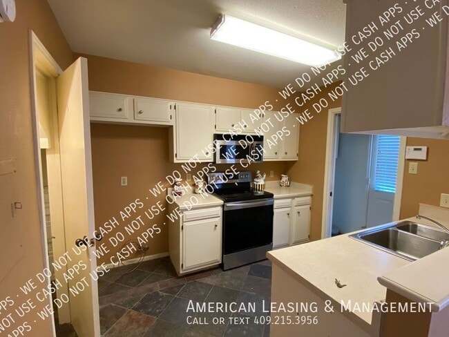 945 Sunmeadow Dr in Beaumont, TX - Building Photo - Building Photo