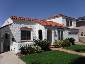 4574-4576 Cleveland Ave in San Diego, CA - Building Photo