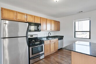 7616 N Marshfield Ave in Chicago, IL - Building Photo - Building Photo