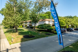 The Heritage at White Pond in Akron, OH - Building Photo - Building Photo