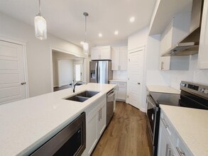 2638 Donaghey Cres SW in Edmonton, AB - Building Photo - Building Photo