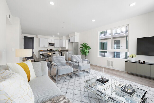15309 Cabrito Rd, Unit 201 in Los Angeles, CA - Building Photo - Building Photo