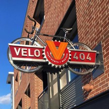 Velo 404 in Madison, WI - Foto de edificio - Building Photo