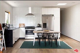 2458 Glencoe Ave in Los Angeles, CA - Building Photo - Building Photo