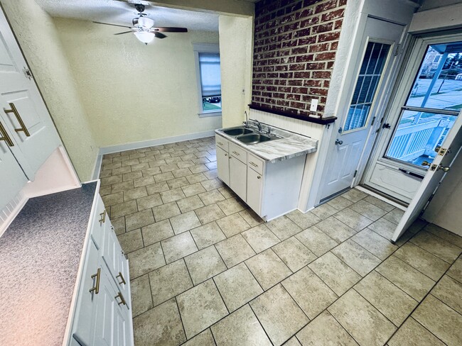 2628 Pennsylvania Ave, Unit Upstairs in Erie, PA - Building Photo - Building Photo