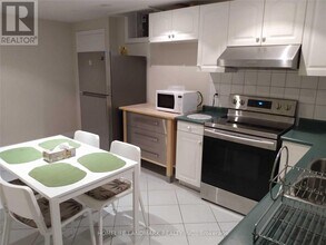 38 Lois Dr in Vaughan, ON - Building Photo - Building Photo