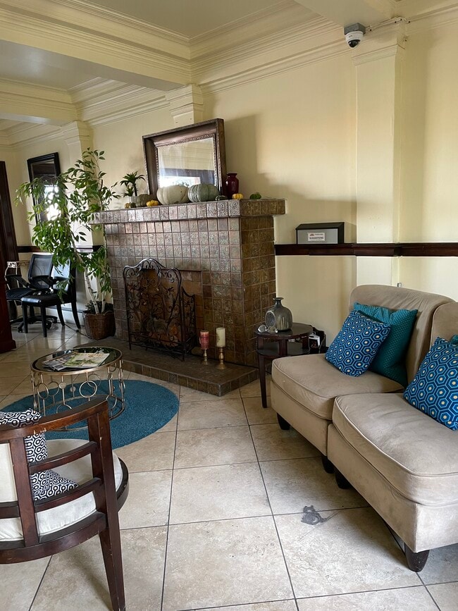 property at 4125 S Figueroa St