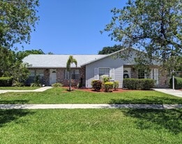 1350 Riverside Cir in Wellington, FL - Building Photo