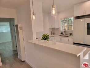 825 Broadway St in Los Angeles, CA - Building Photo - Building Photo