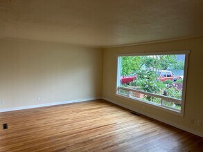 2131 NE 117th Ave in Portland, OR - Building Photo - Building Photo