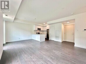 101 Cathedral High St in Markham, ON - Building Photo - Building Photo