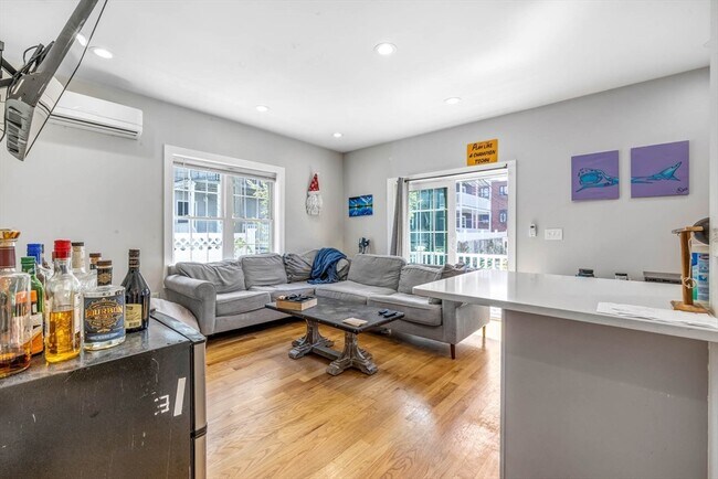 property at 8 W Bellflower St