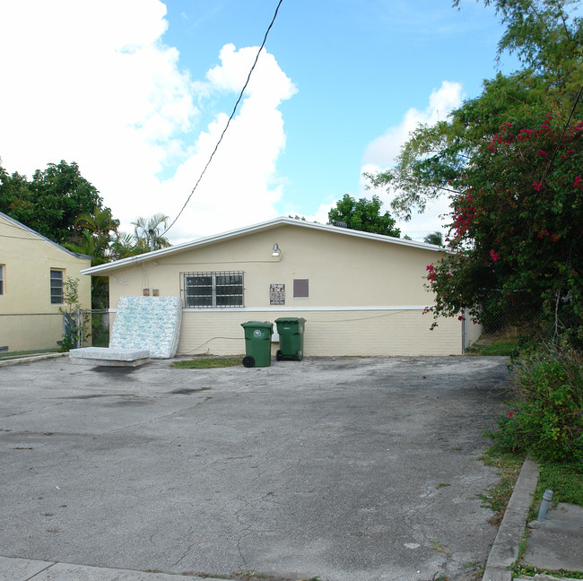 673 NE 86th St in Miami, FL - Building Photo - Building Photo