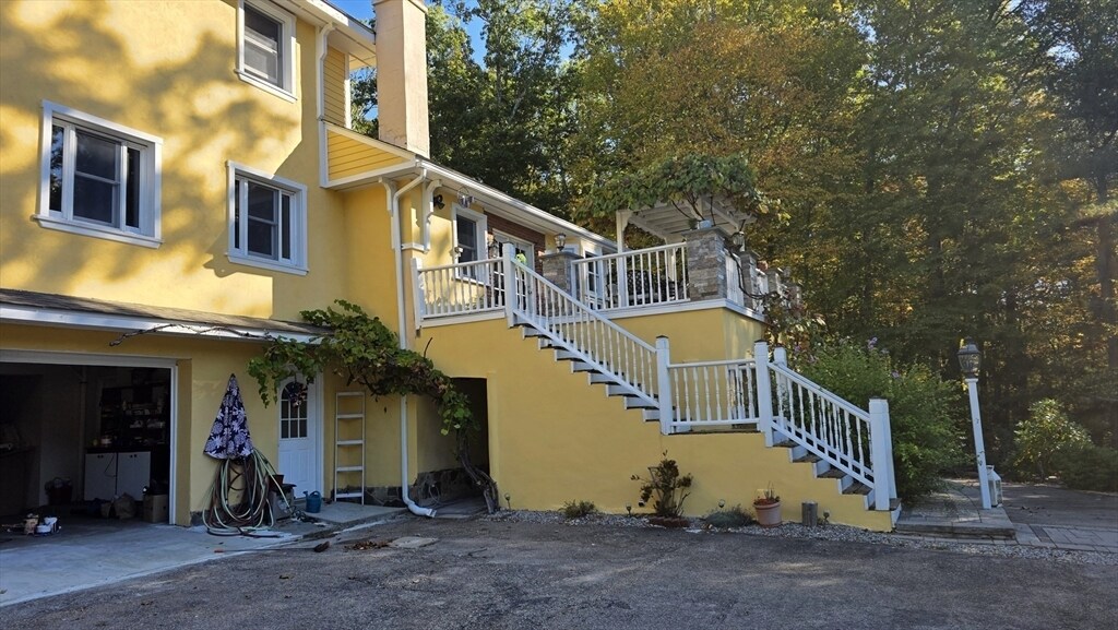 85 Burlingame Rd in Charlton, MA - Building Photo