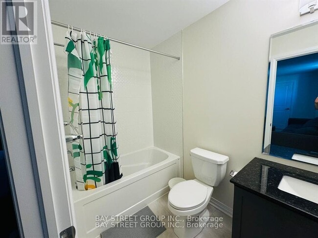 121 Settlers Rd E in Oakville, ON - Building Photo - Building Photo