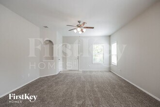 511 Topsail Way in Crosby, TX - Foto de edificio - Building Photo