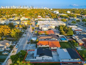 2800 SW 21st St in Miami, FL - Building Photo - Building Photo