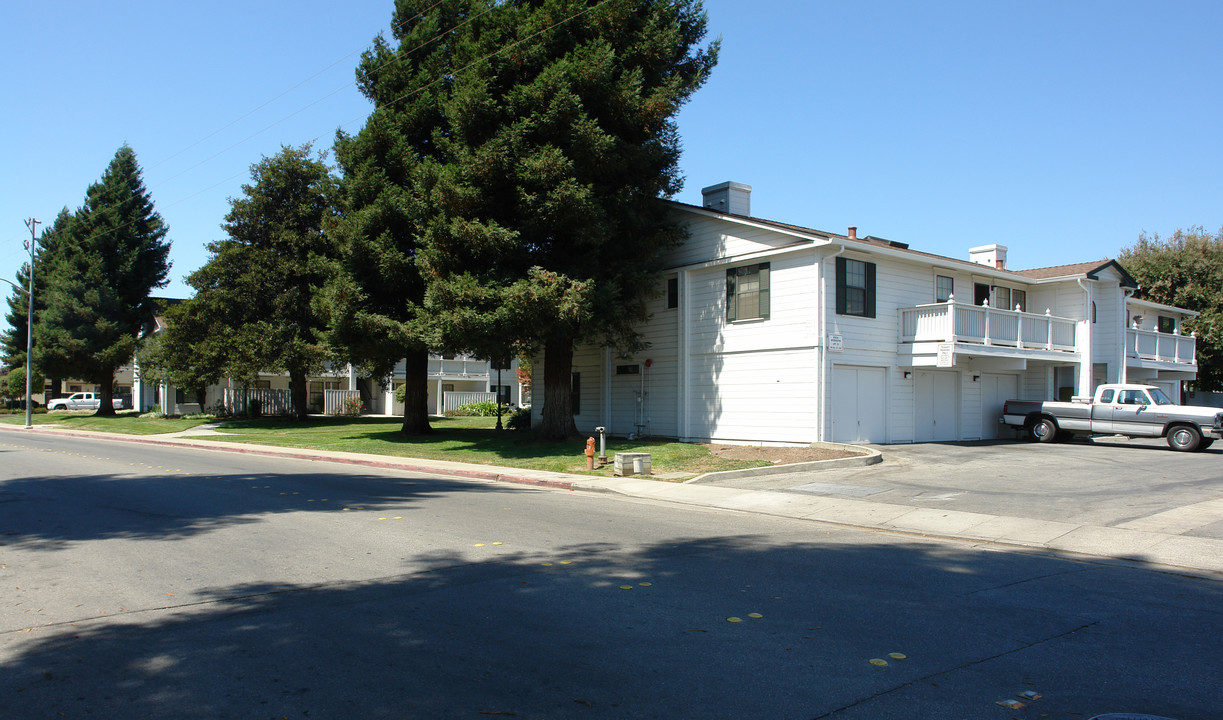 Eastlake Village Apartments in Watsonville, CA - Building Photo