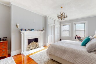 903 Beacon St in Boston, MA - Building Photo - Interior Photo