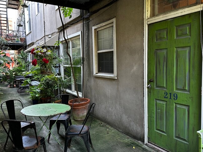 219 Abercorn St in Savannah, GA - Building Photo - Building Photo