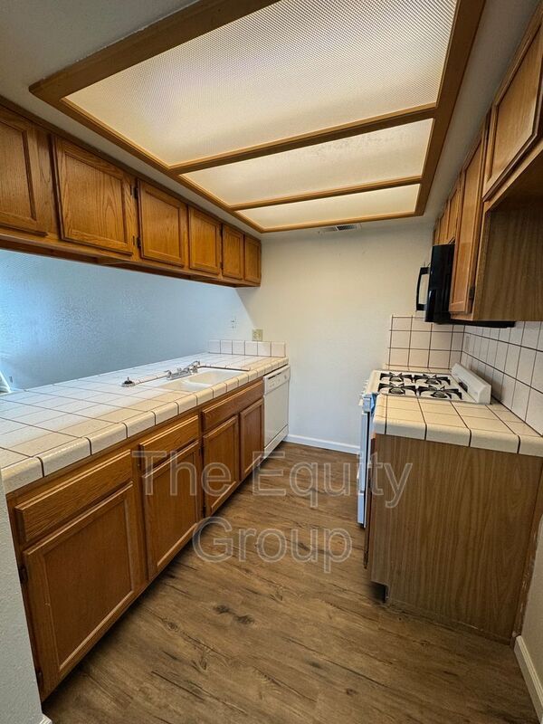 4304 W Douglas Ave in Visalia, CA - Building Photo - Building Photo