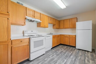 Lyndon Crossings Apartments in Lyndon, KY - Building Photo - Interior Photo