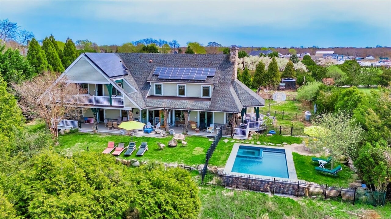 53B S Bay Ave in Southampton, NY - Building Photo