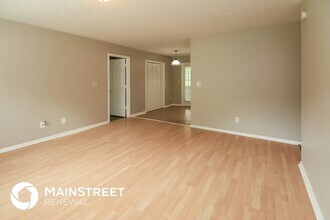 693 Oak Dr in Riverdale, GA - Foto de edificio - Building Photo