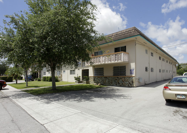 The Edgewater Apartments in North Miami, FL - Building Photo - Building Photo