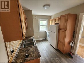 4865 Simcoe St in Niagara Falls, ON - Building Photo - Building Photo