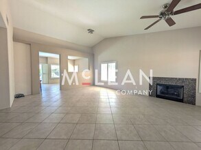 1669 E Racquet Club Rd in Palm Springs, CA - Building Photo - Building Photo